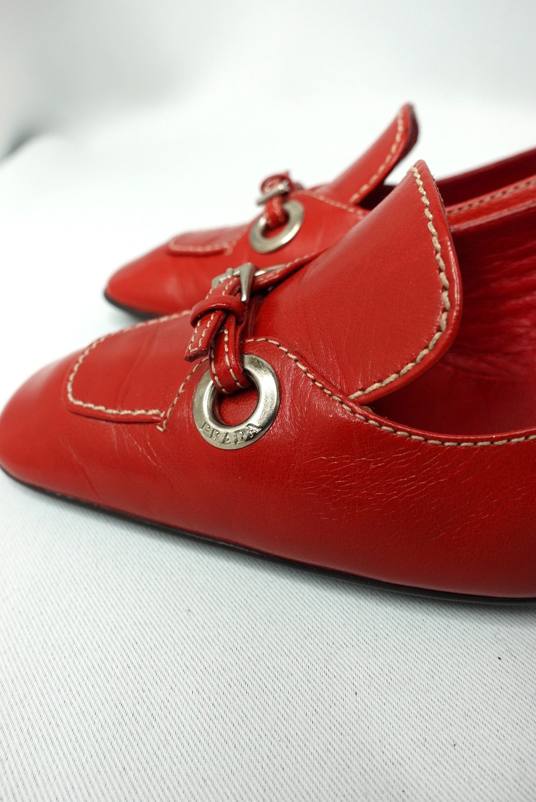 049. Prada Red Squared Toe Kitten Heels 36.5