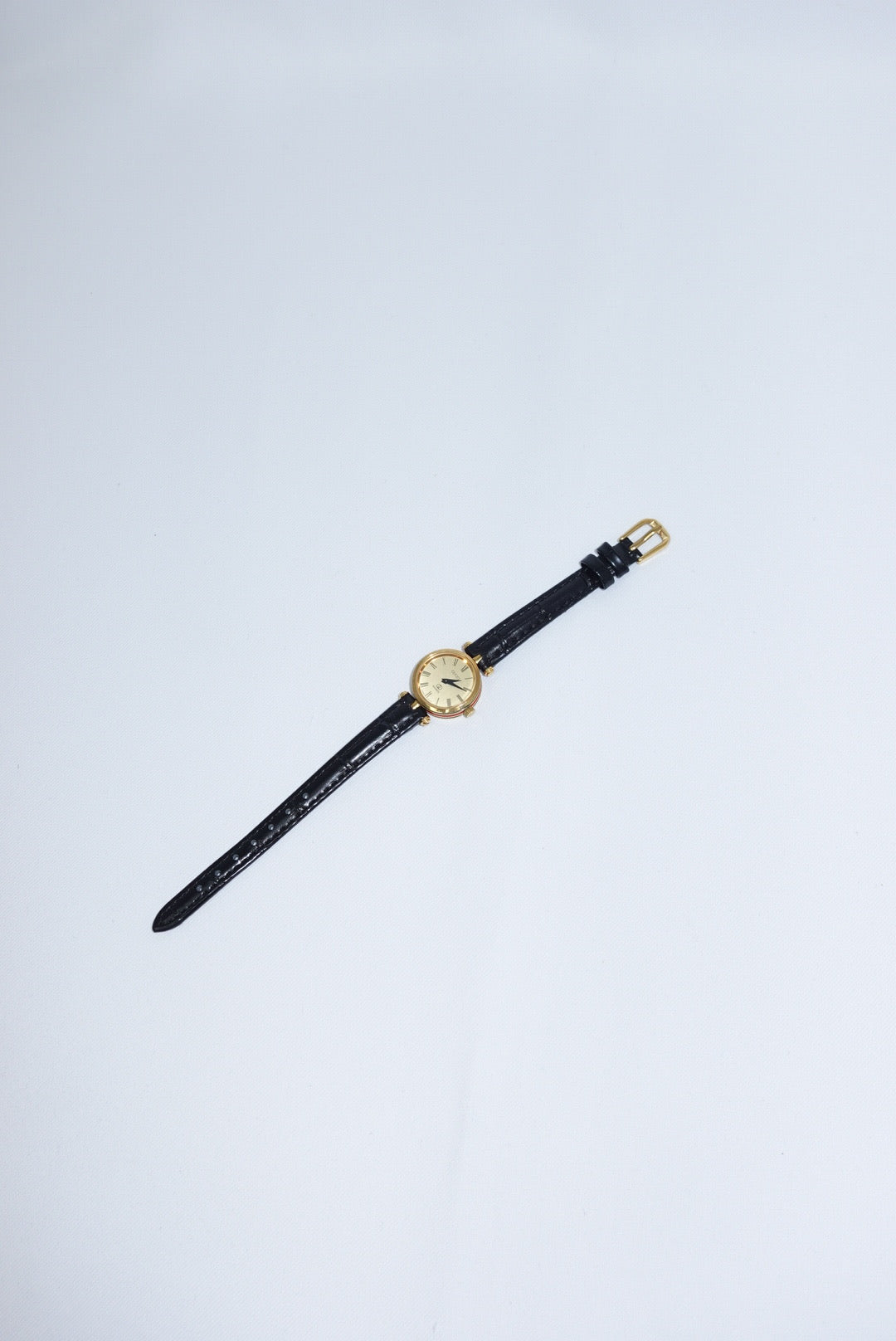 104. Gucci Vintage Black Leather Strap Gold Shelly Line Watch