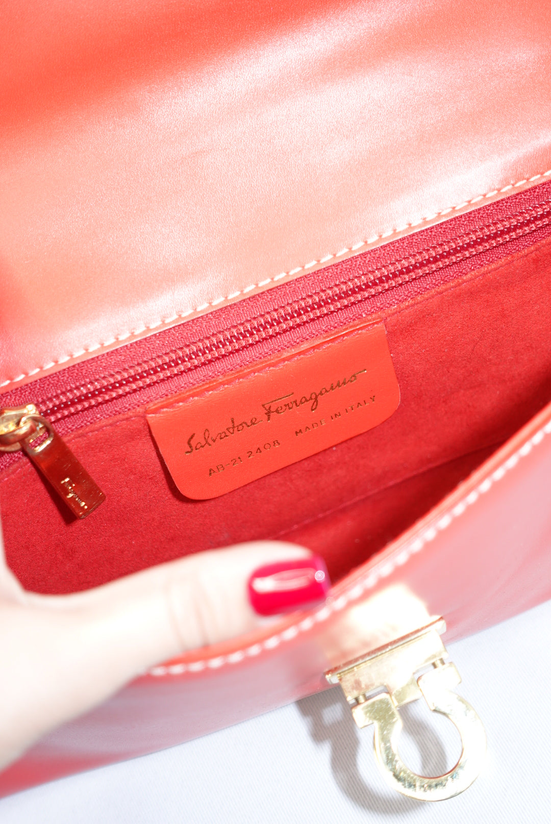 023. Ferragamo Vintage Lock Story Shoulder Bag