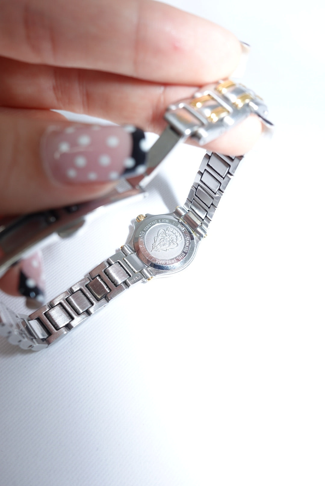 097. Gucci Vintage Silver Toned 9040L Quartz Bicolor Vintage Watch
