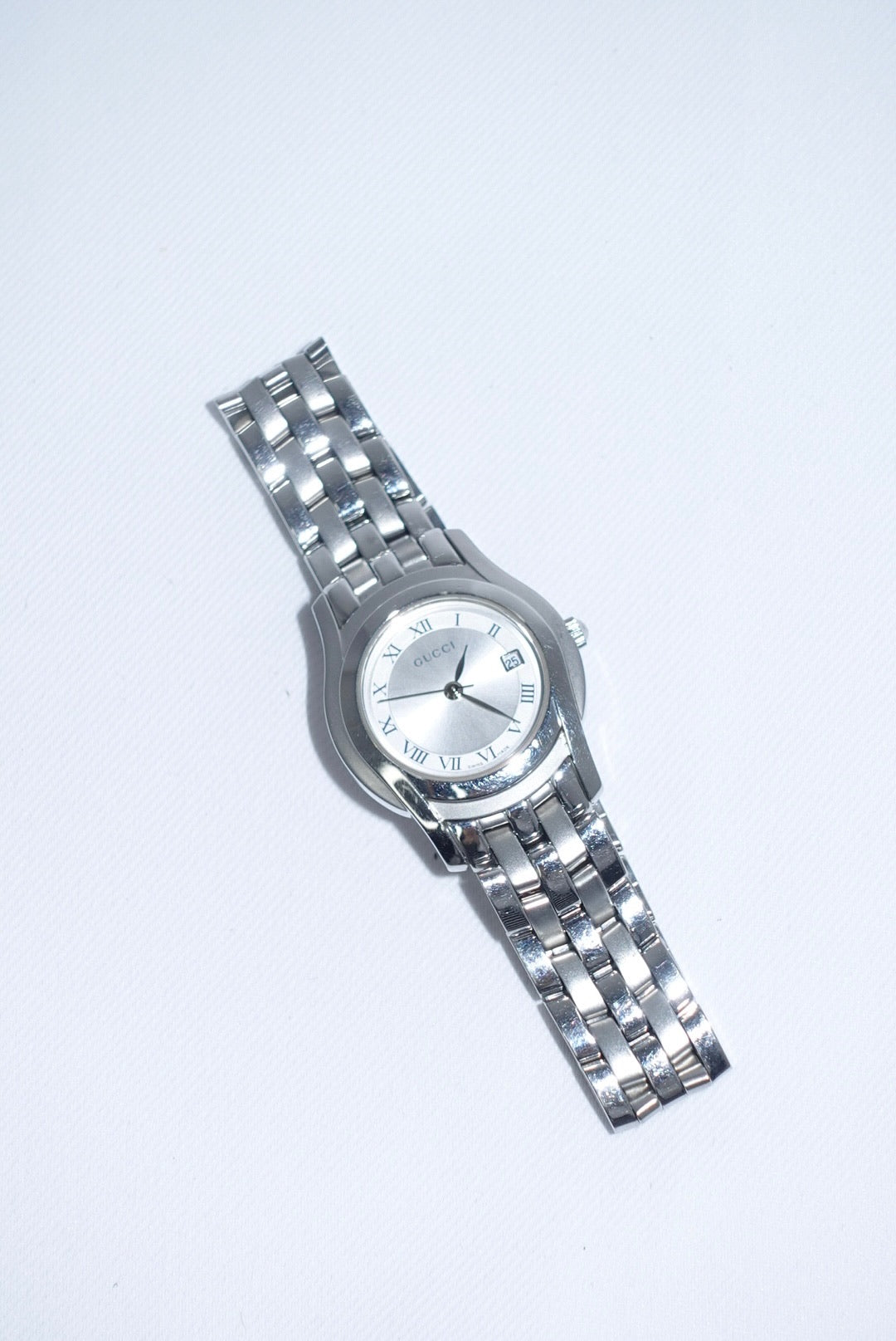 096. Gucci Vintage Silver Toned 5500L Grey Dial Vintage Watch