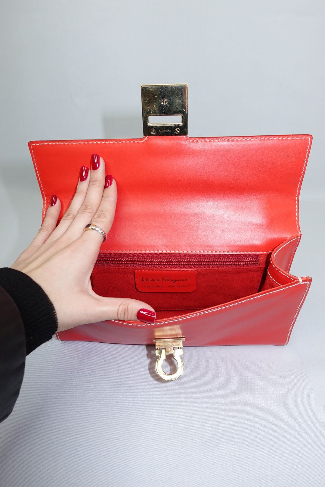 023. Ferragamo Vintage Lock Story Shoulder Bag