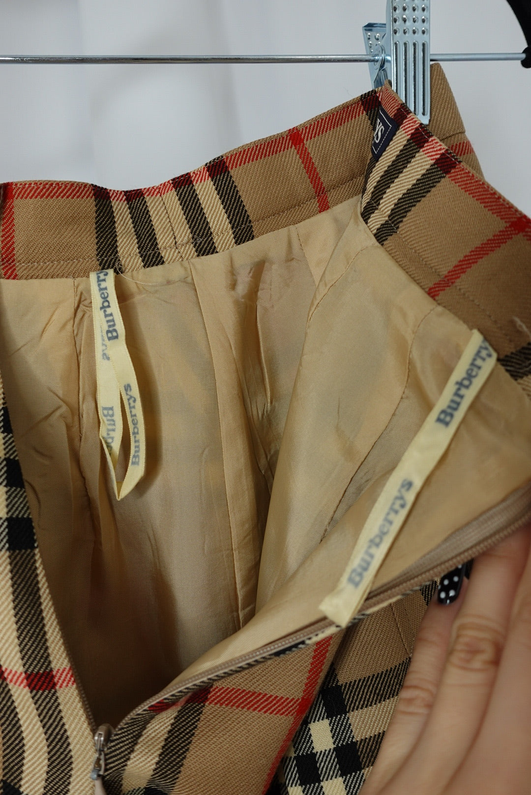 058. Burberry Vintage Midi Plissè Skirt
