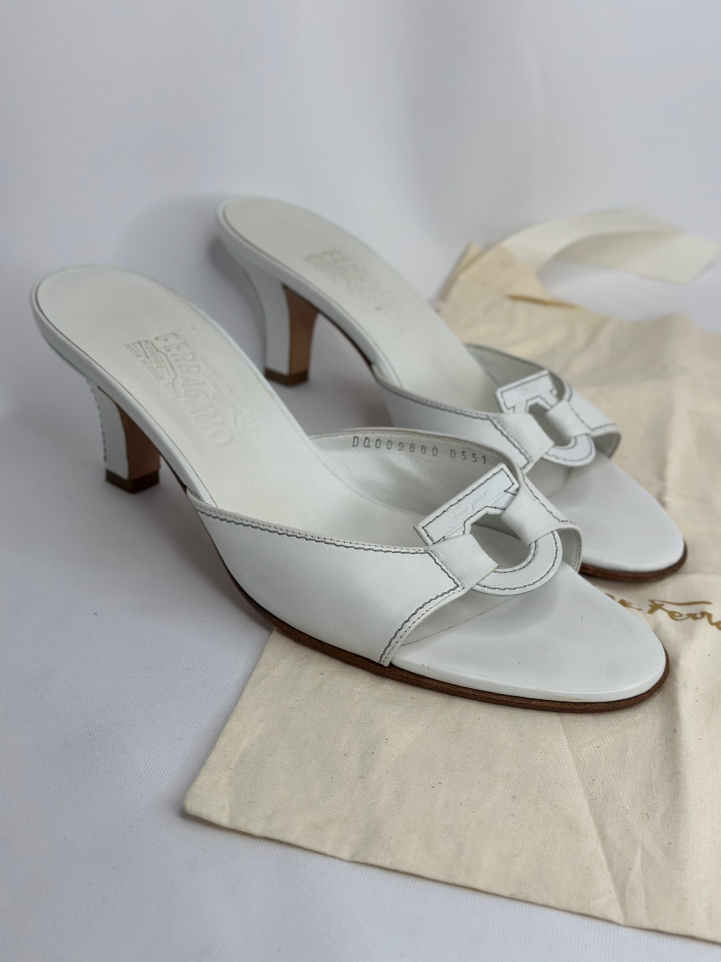 026. Ferragamo White Leather Mules 39