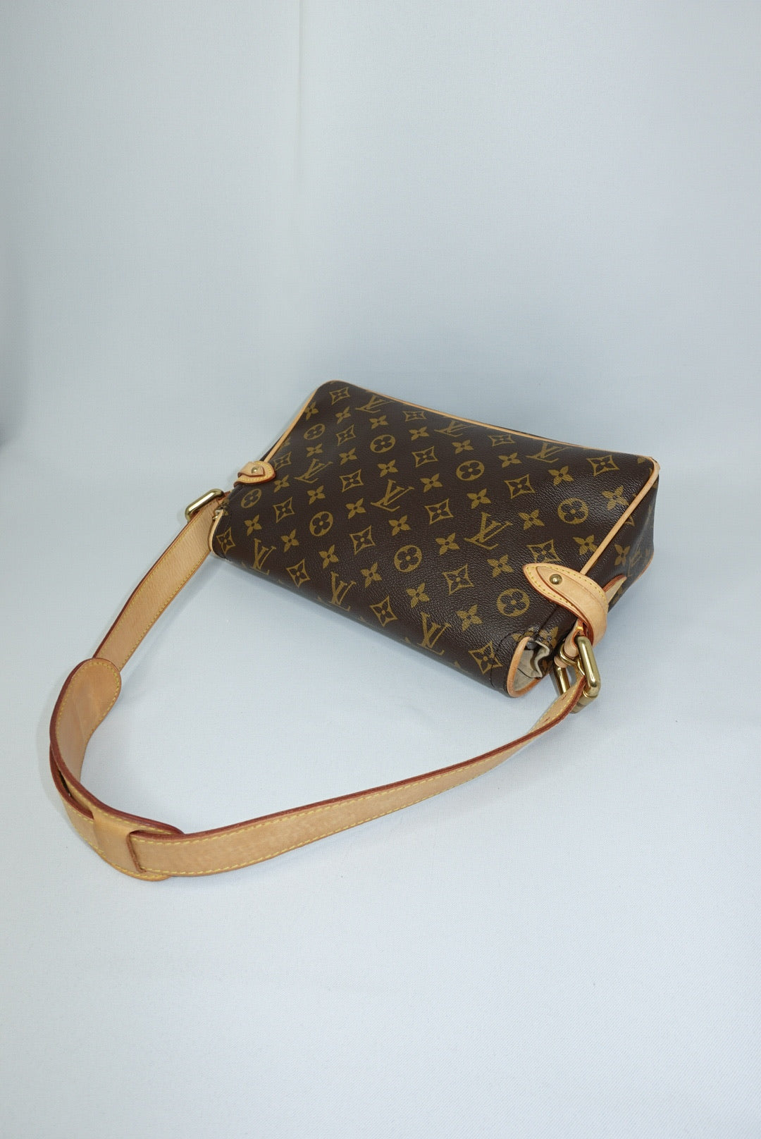 106. Louis Vuitton Vintage Monogram Hudson PM Canvas Bag