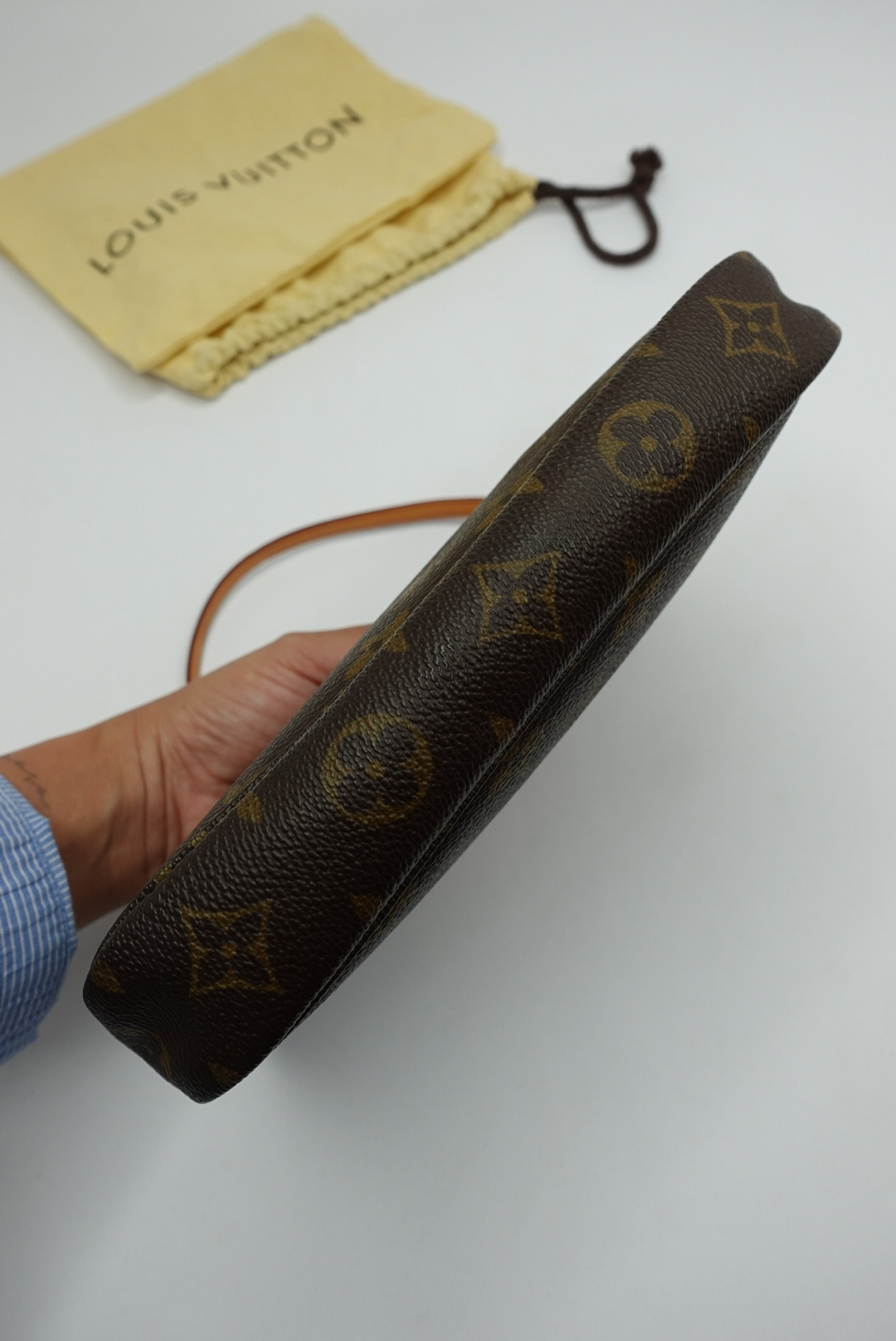 070. Louis Vuitton Plain In Monogram Pochette