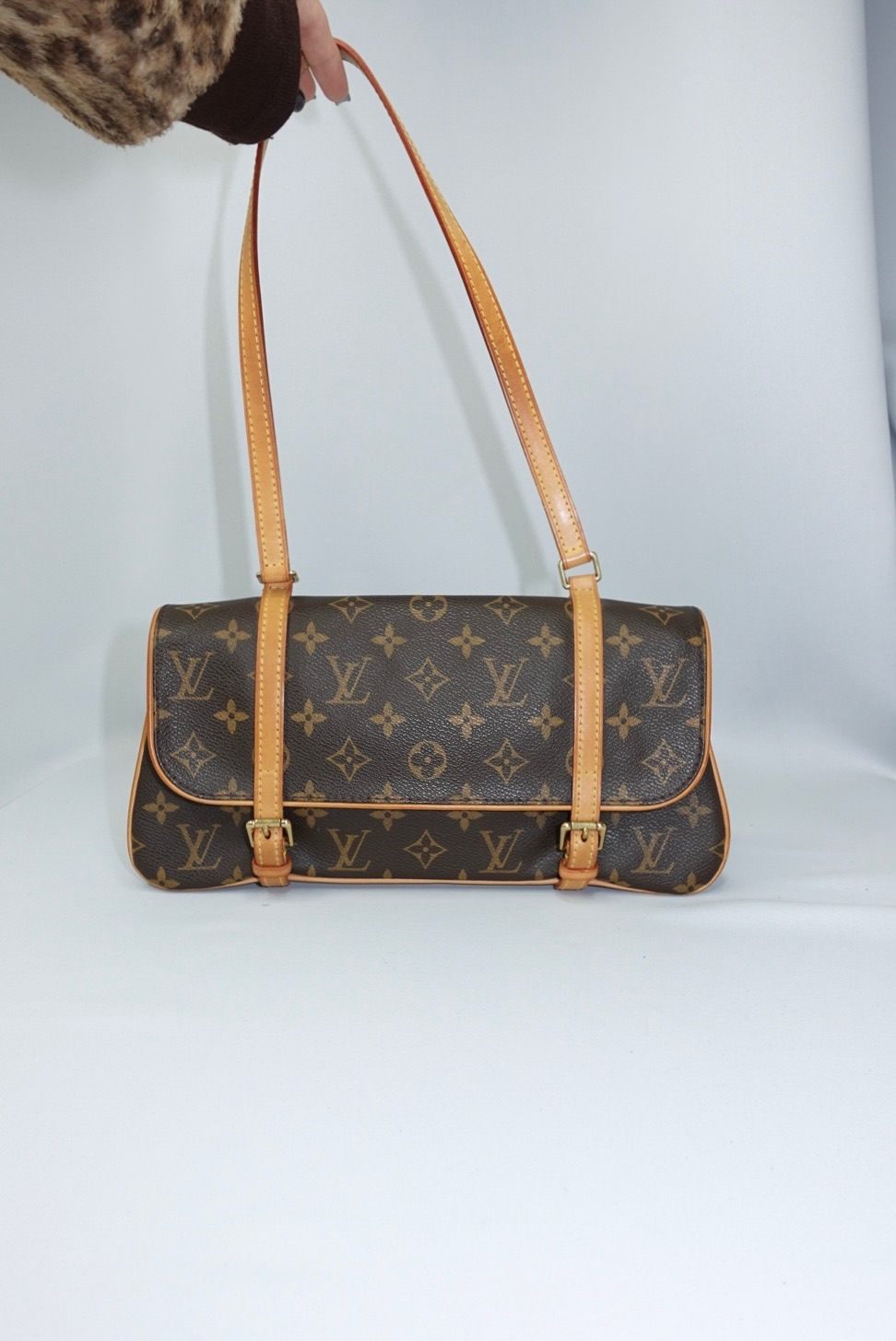 069. Louis Vuitton Marelle Vintage Shoulder Bag