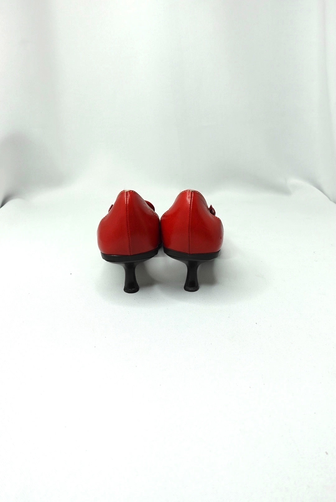 049. Prada Red Squared Toe Kitten Heels 36.5