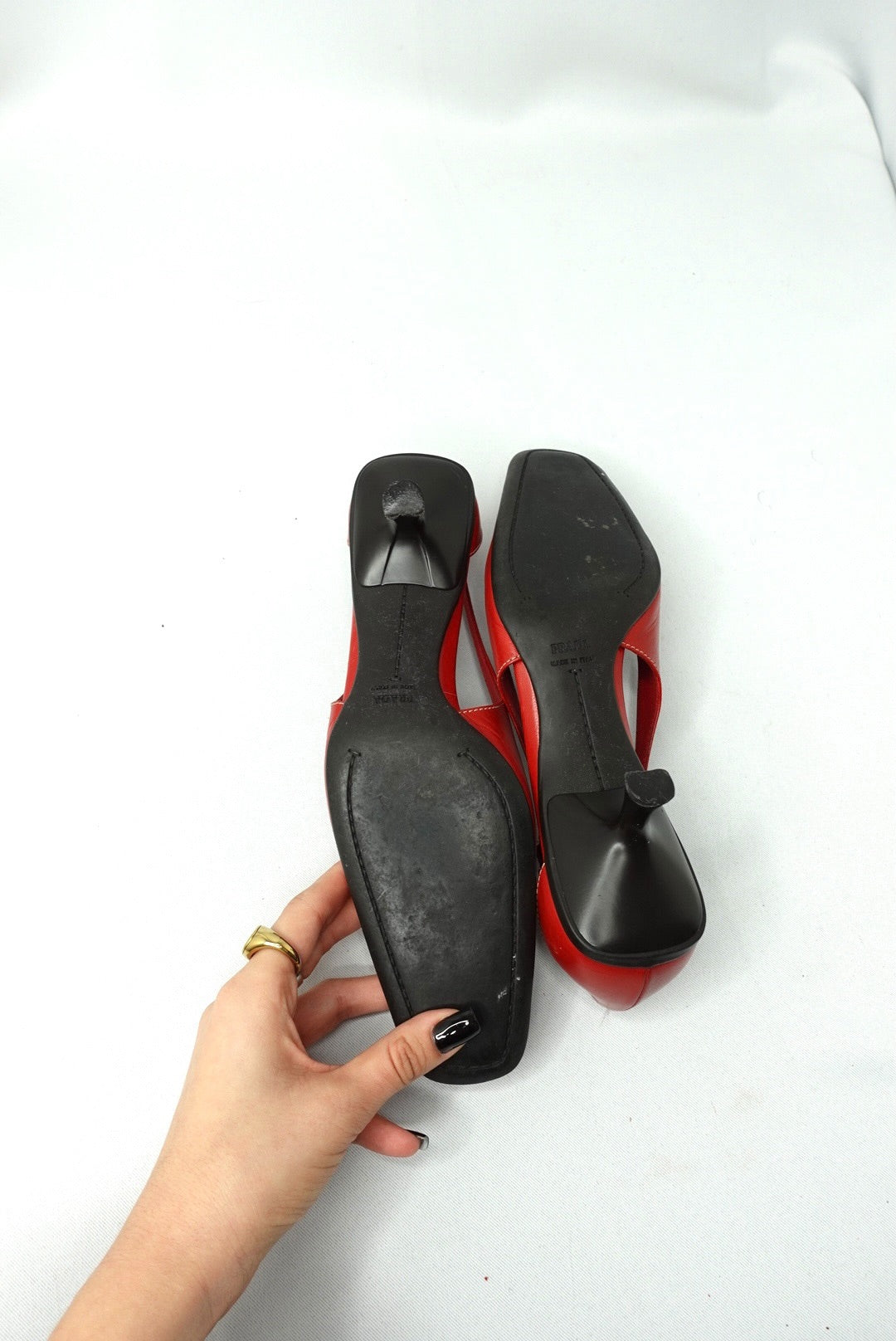 049. Prada Red Squared Toe Kitten Heels 36.5