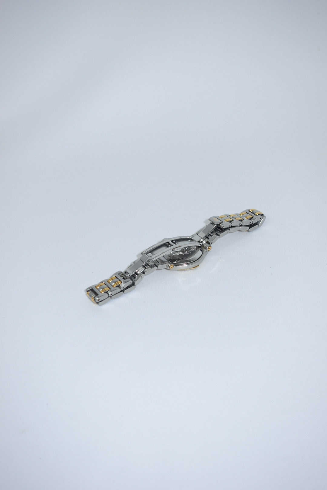 097. Gucci Vintage Silver Toned 9040L Quartz Bicolor Vintage Watch