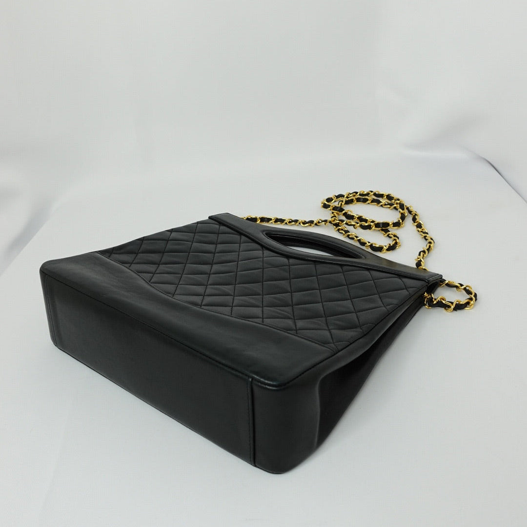 Borsa a tracolla bidirezionale in pelle di agnello trapuntata nera Chanel Vintage 31