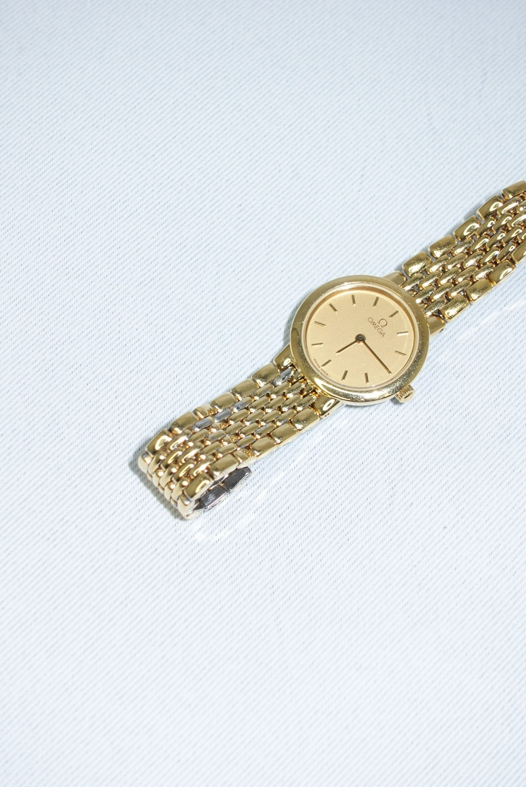 089. Omega Round Small De Ville Vintage Gold Watch