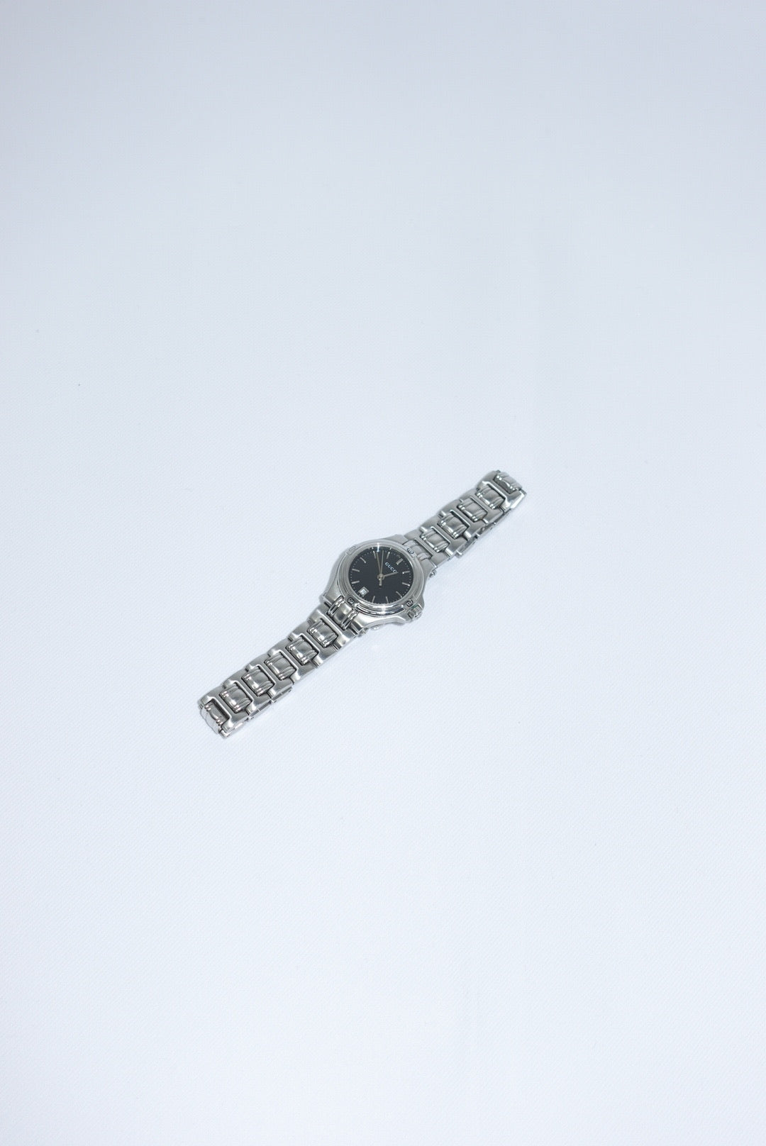 101. Gucci Vintage Silver Toned 9040L Quartz Black Dial Vintage Watch