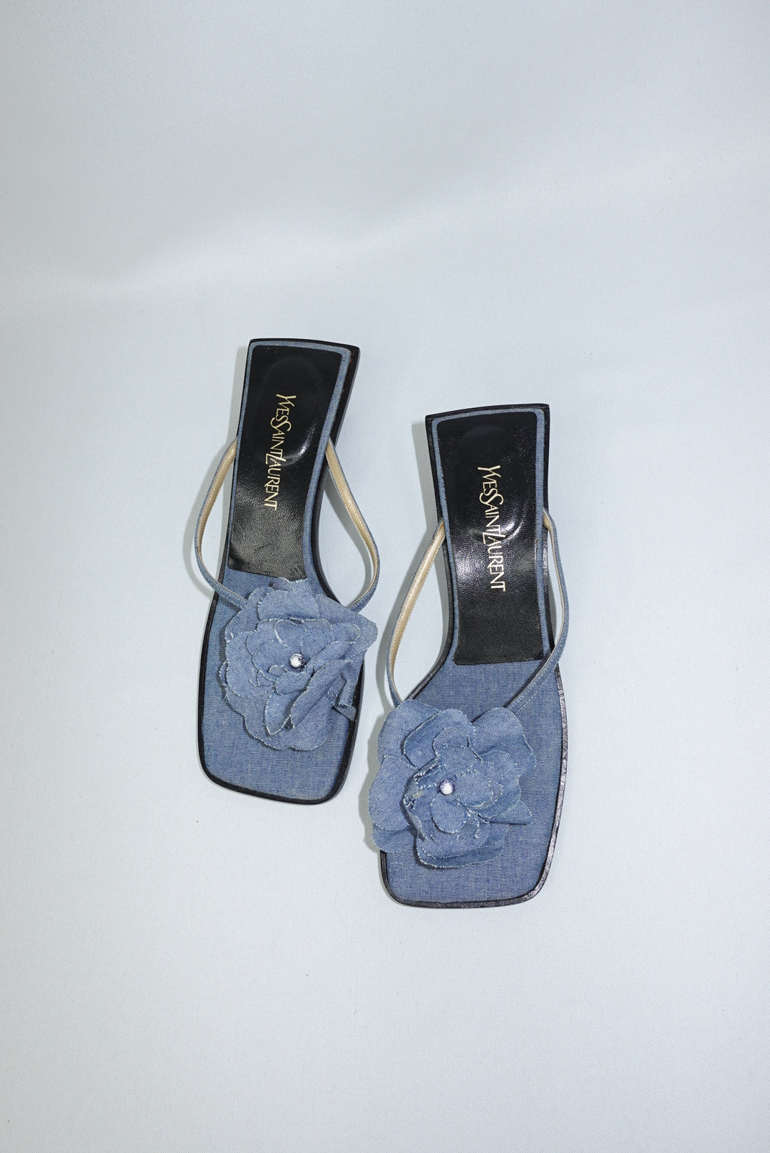 071. Yves Saint Laurent Denim Flower Sandals 37