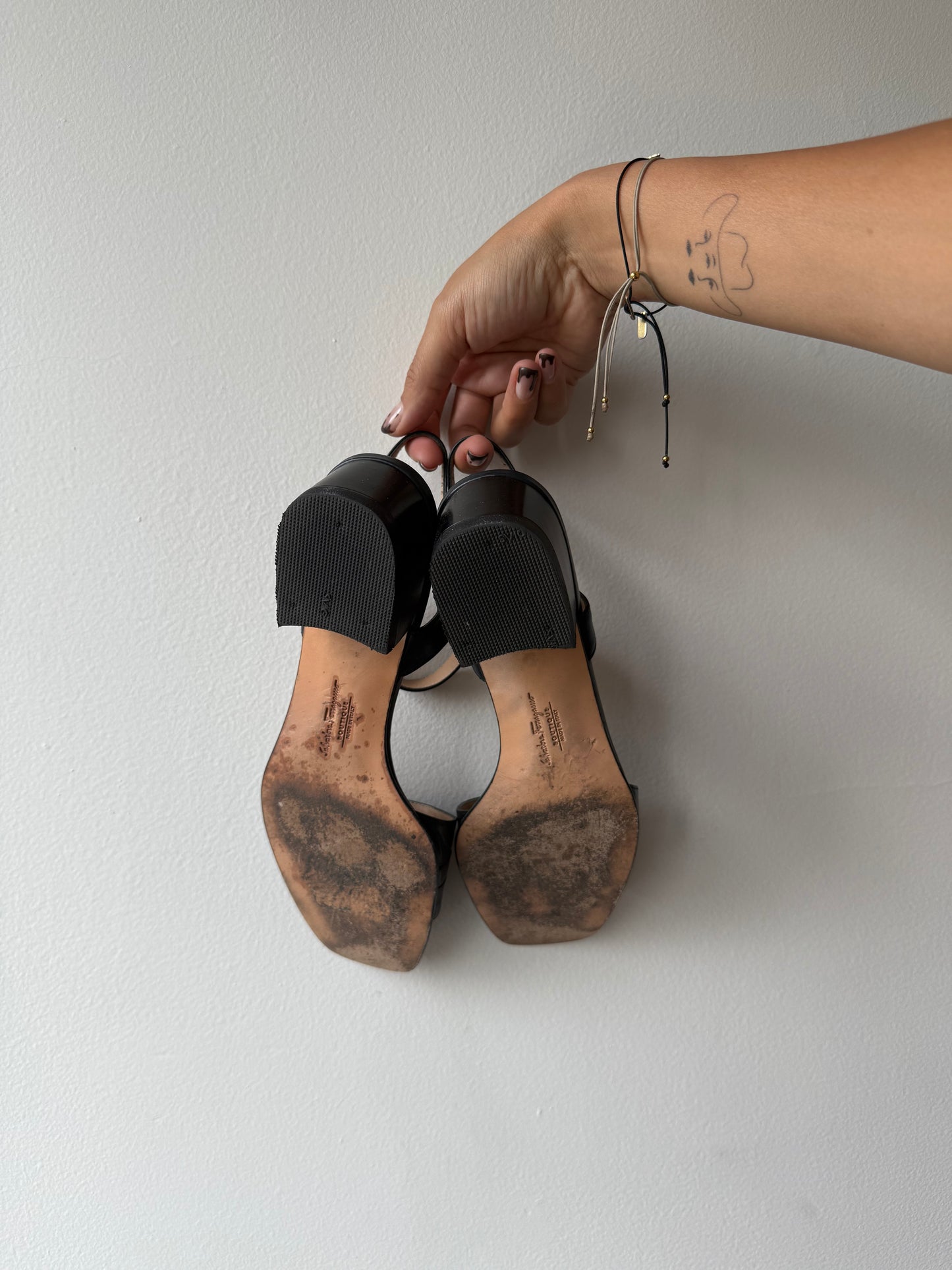 027. Ferragamo Black Vintage Sandals