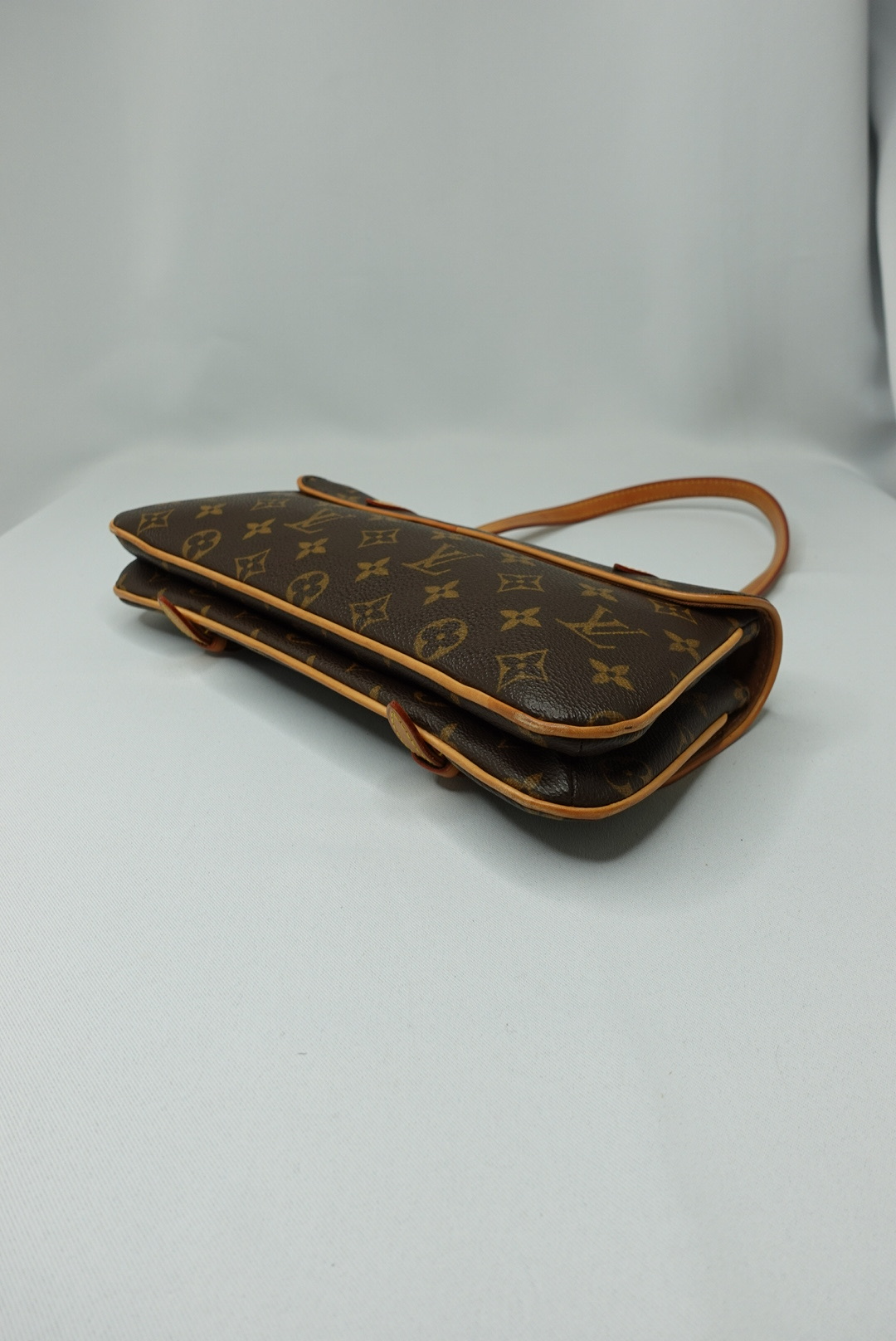 069. Louis Vuitton Marelle Vintage Shoulder Bag