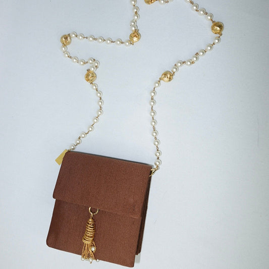 Borsa Fendissime Vintage con catena di perle color caramello e oro