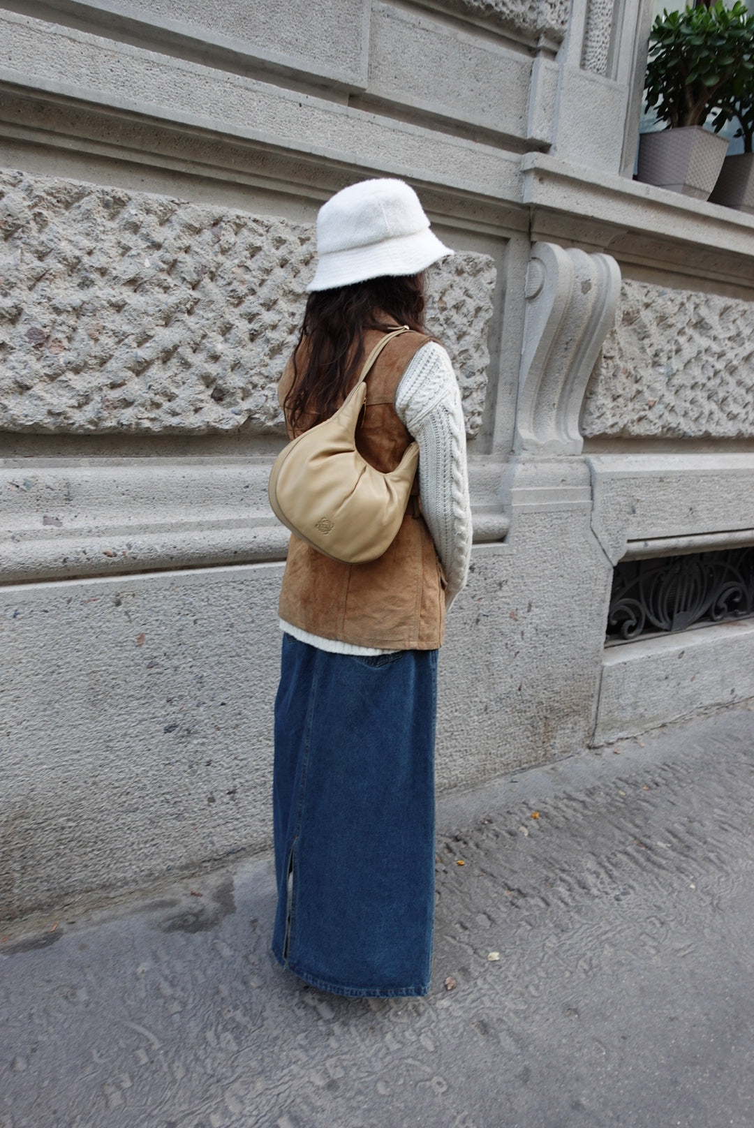 005. Loewe Vintage Beige Shoulder Bag