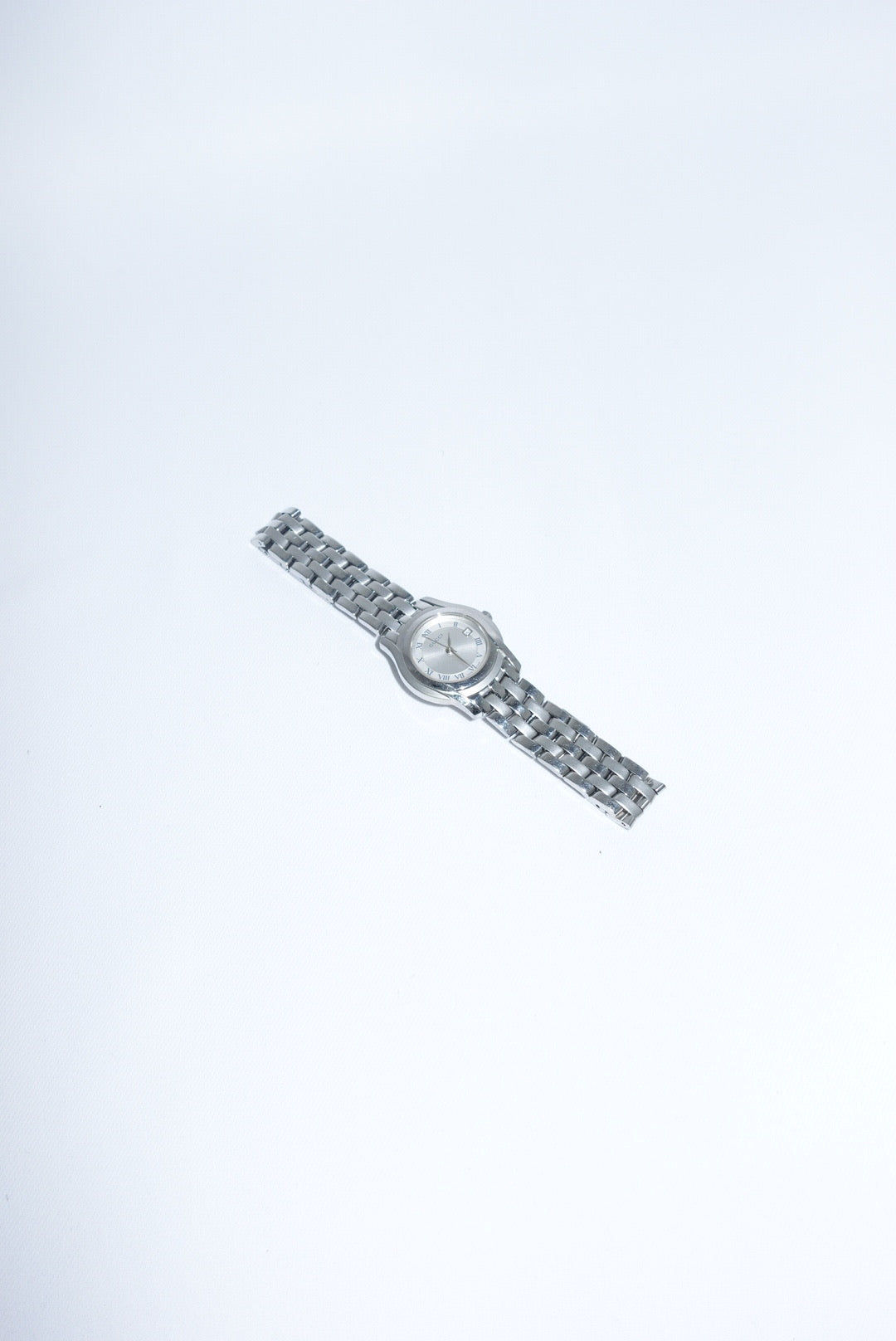 096. Gucci Vintage Silver Toned 5500L Grey Dial Vintage Watch