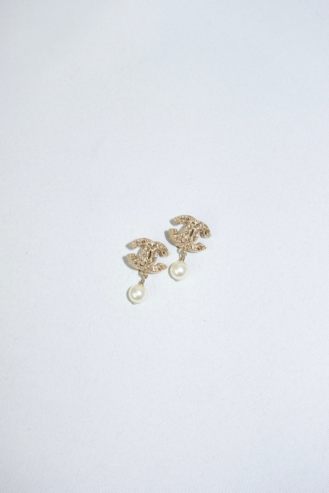 147. Chanel Vintage Gold Toned Logo Pendant Pearl Clip Earrings