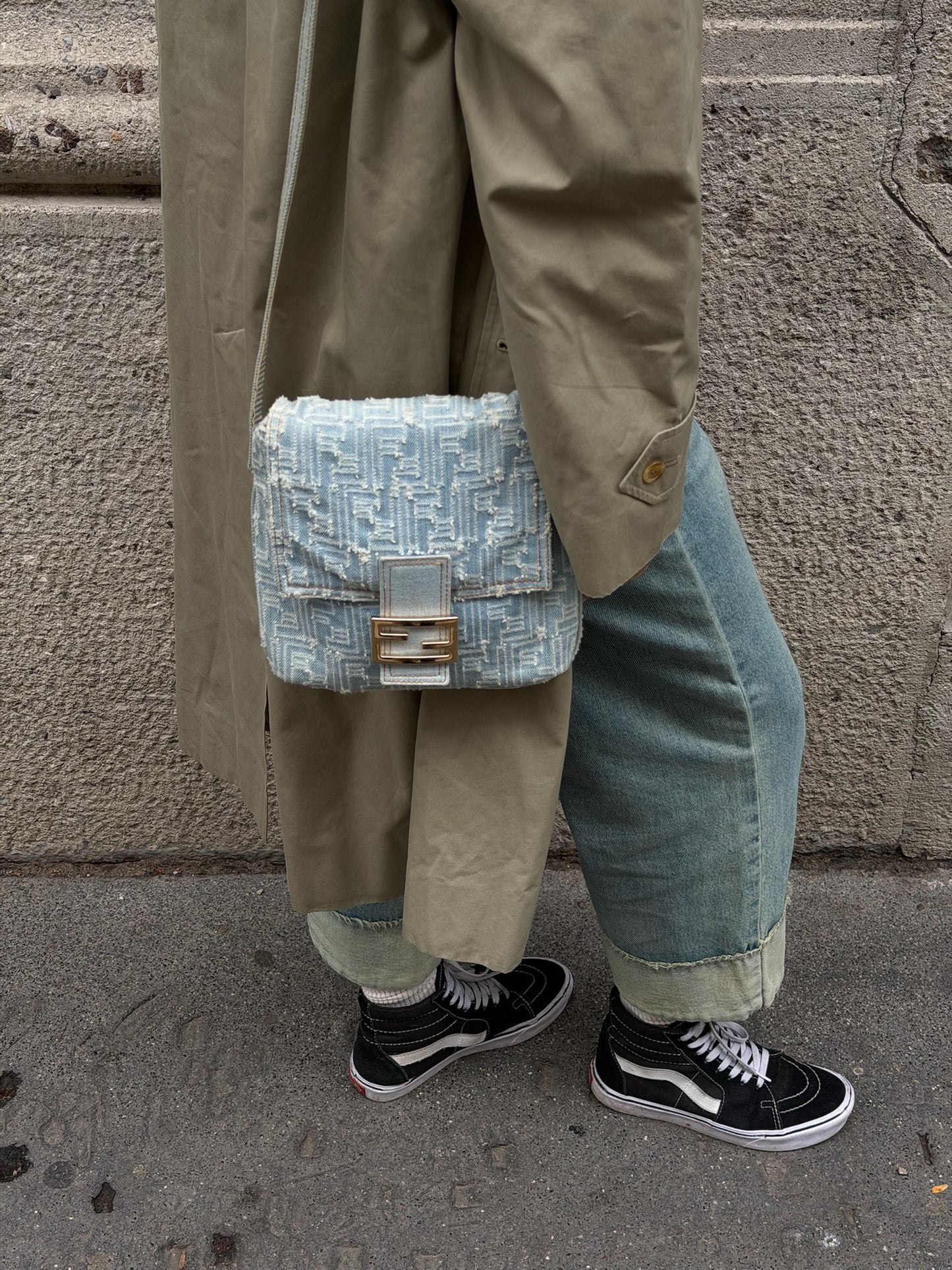 Borsa a tracolla lunga Baguette in denim vintage Fendi Zucca