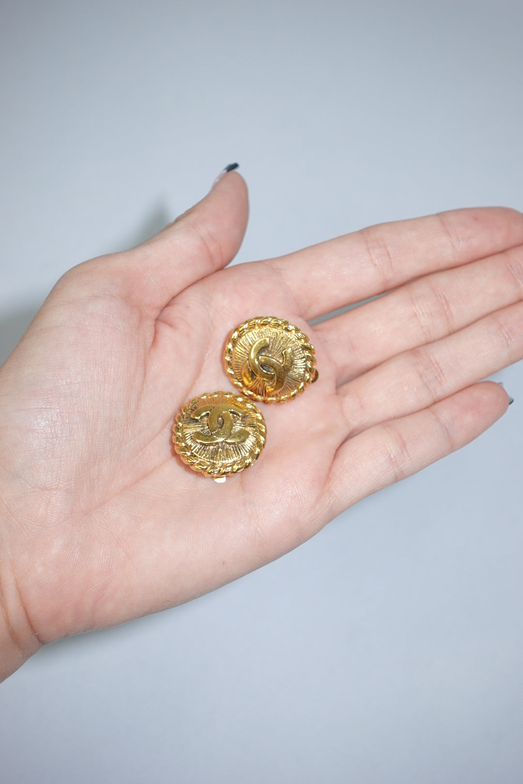 145. Chanel Vintage Clip Gold-Toned Earrings With Rope Detail
