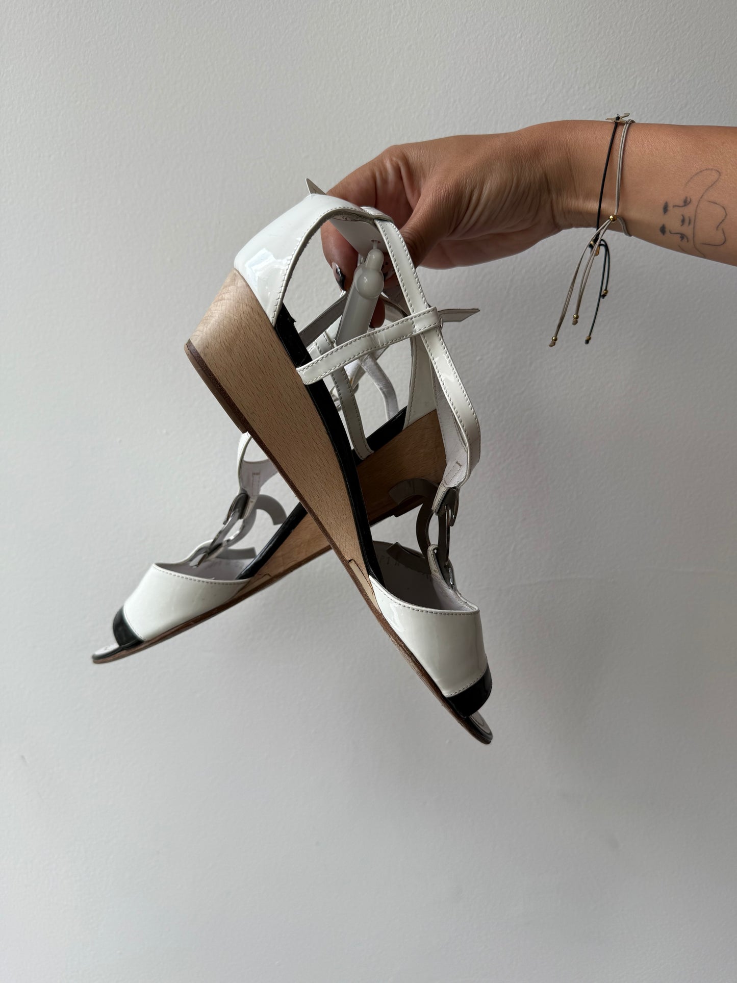 191. Chanel Silver CC Logo B&W Patent Leather Vintage Sandals