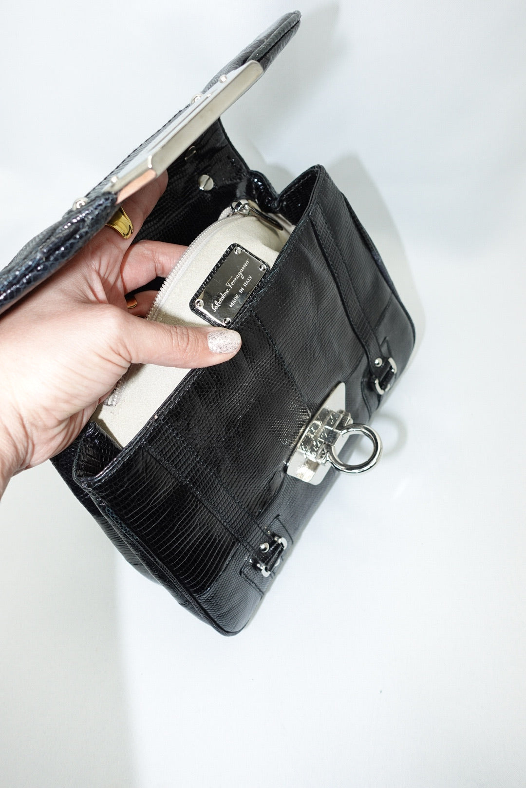 Borsa con manico superiore in pelle nera Gancio Lock di Salvatore Ferragamo con finiture argentate