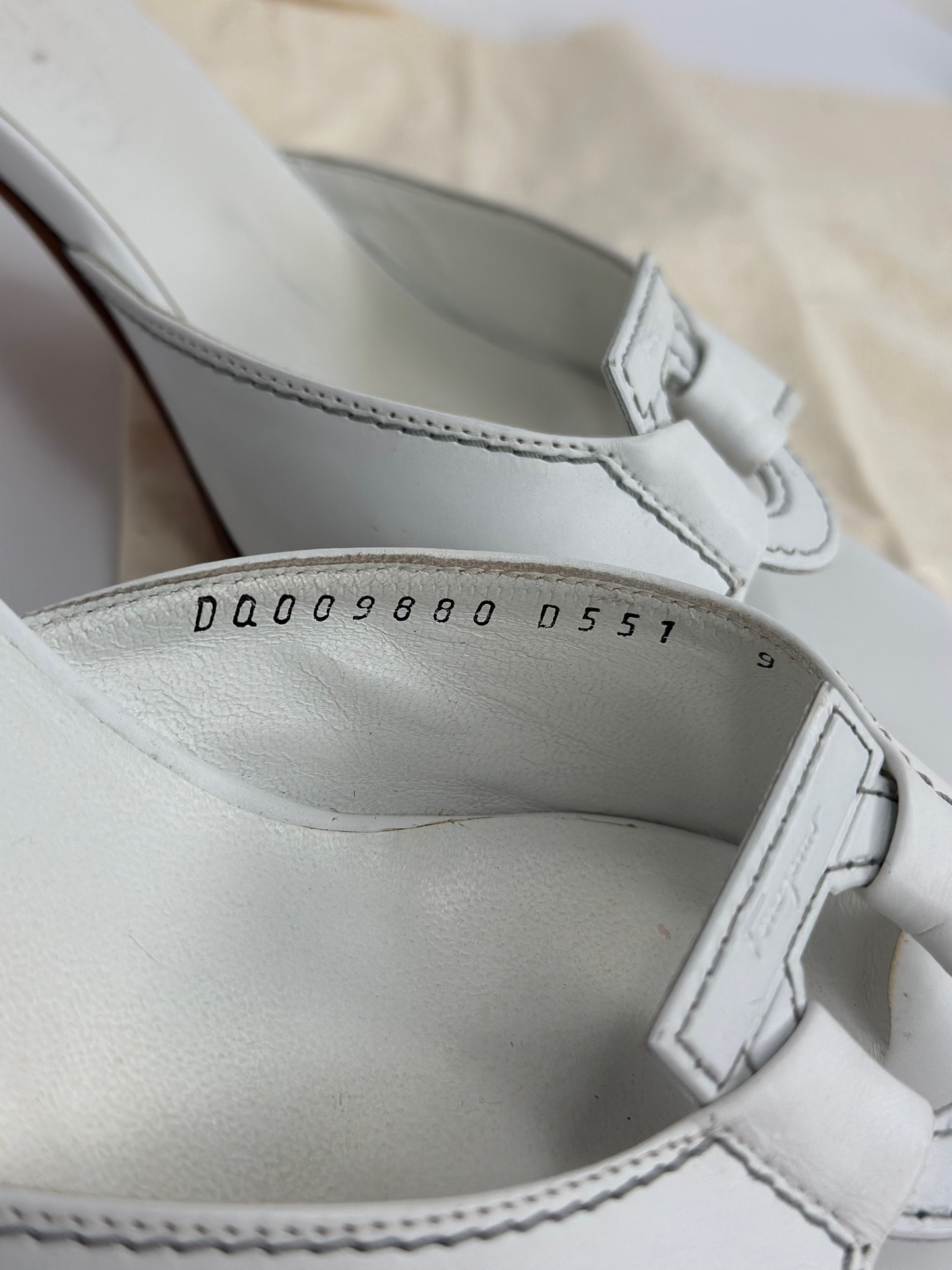 026. Ferragamo White Leather Mules 39