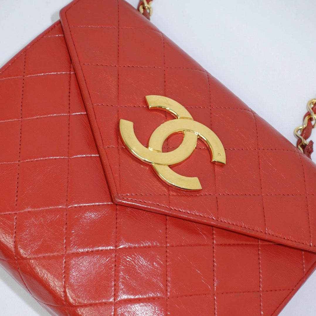 Borsa Chanel Vintage per fotocamera con logo CC in pelle di agnello rossa