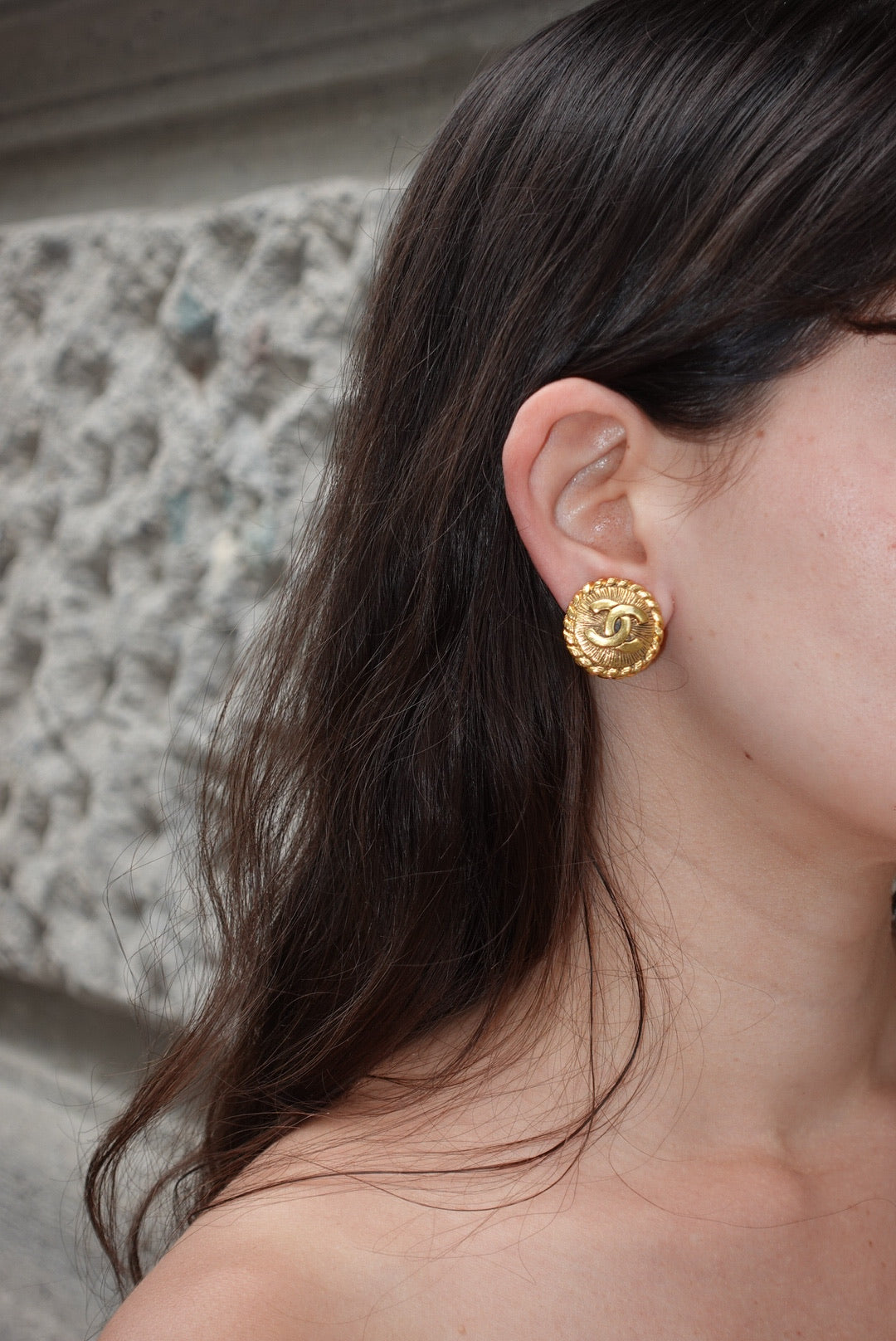 145. Chanel Vintage Clip Gold-Toned Earrings With Rope Detail