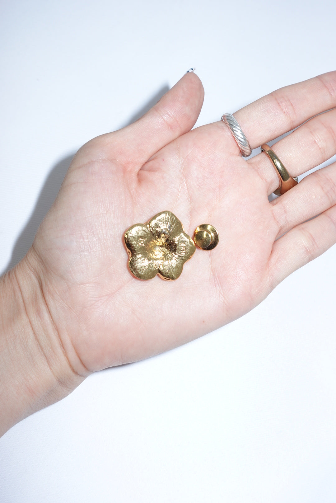 Yves Saint Laurent Clip Vintage Rose Pin