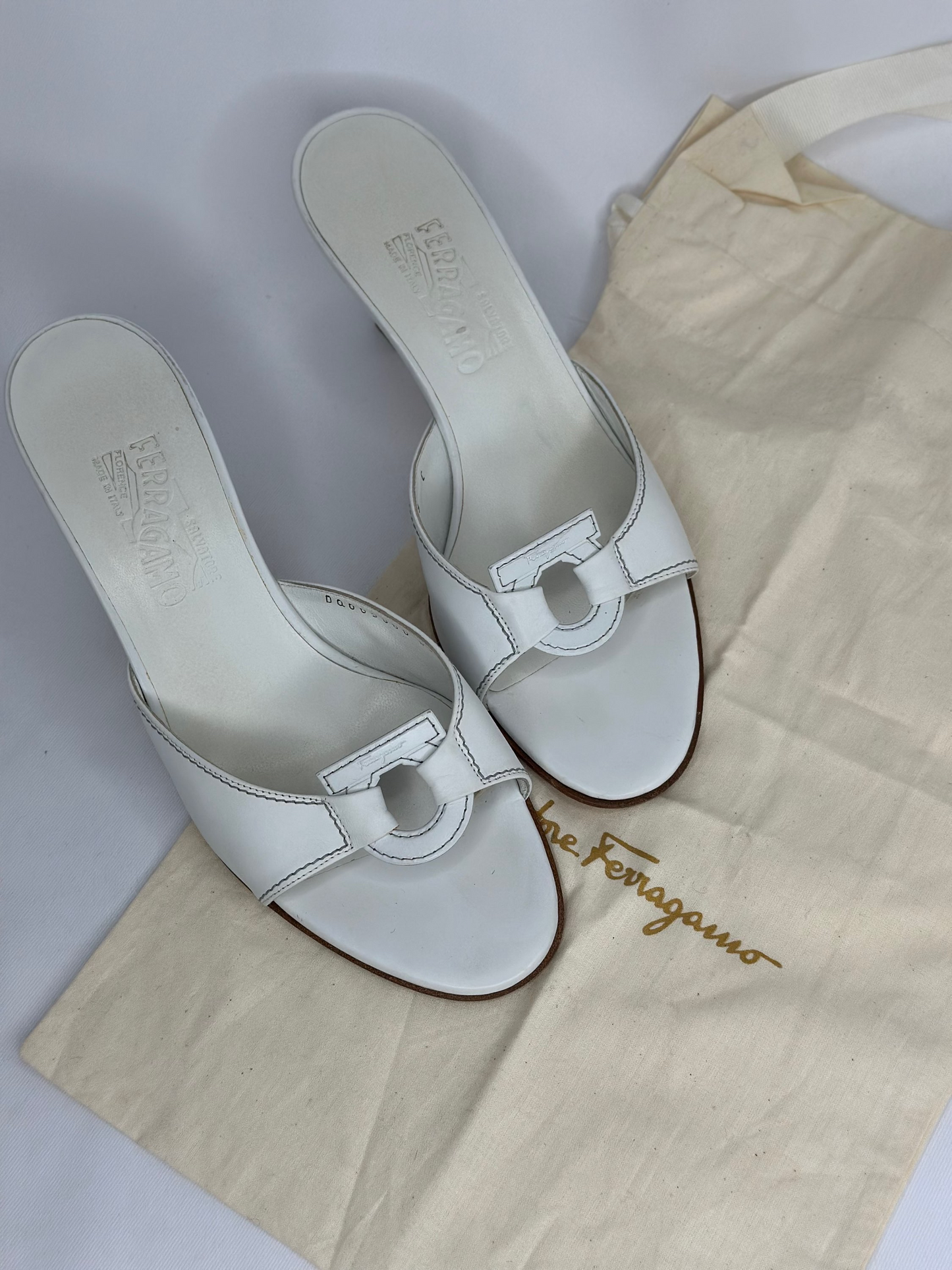 026. Ferragamo White Leather Mules 39