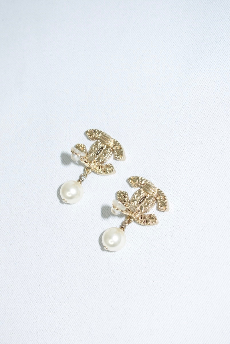 147. Chanel Vintage Gold Toned Logo Pendant Pearl Clip Earrings