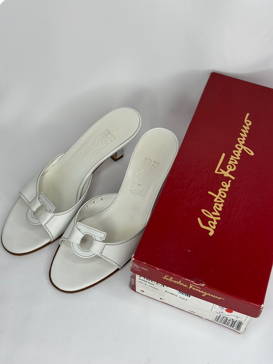 026. Ferragamo White Leather Mules 39