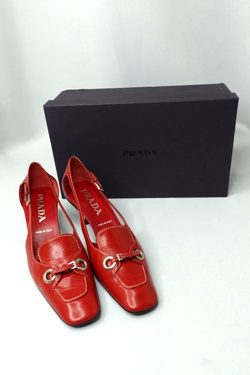 049. Prada Red Squared Toe Kitten Heels 36.5