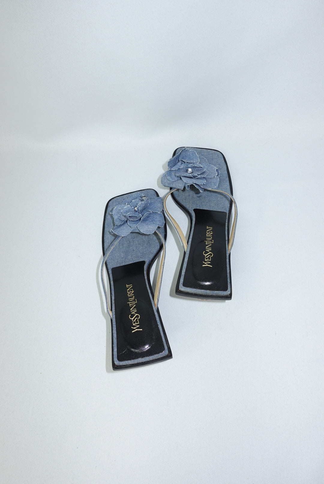071. Yves Saint Laurent Denim Flower Sandals 37