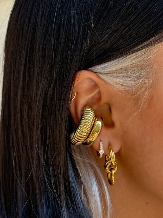 Orecchino scultoreo in acciaio inossidabile