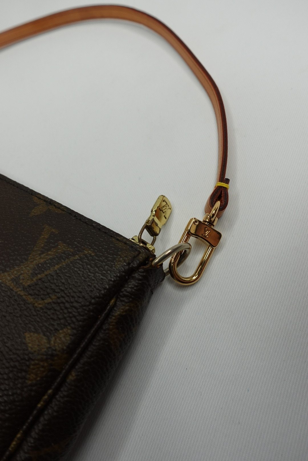 070. Louis Vuitton Plain In Monogram Pochette