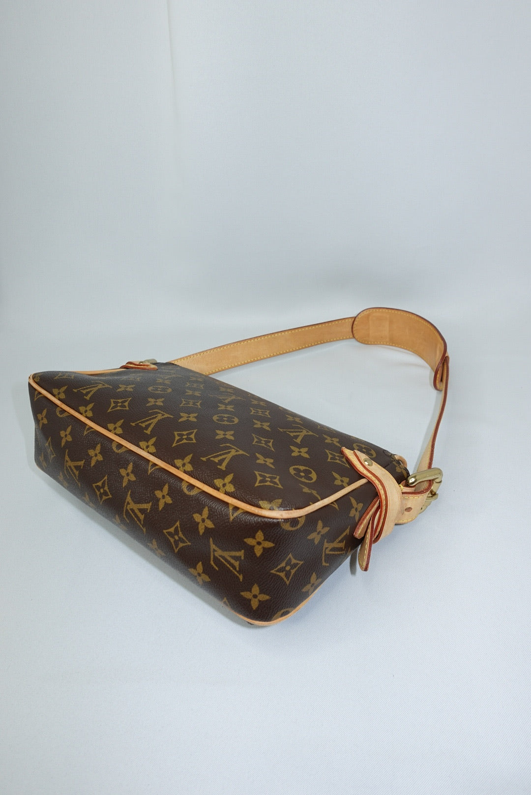 106. Louis Vuitton Vintage Monogram Hudson PM Canvas Bag