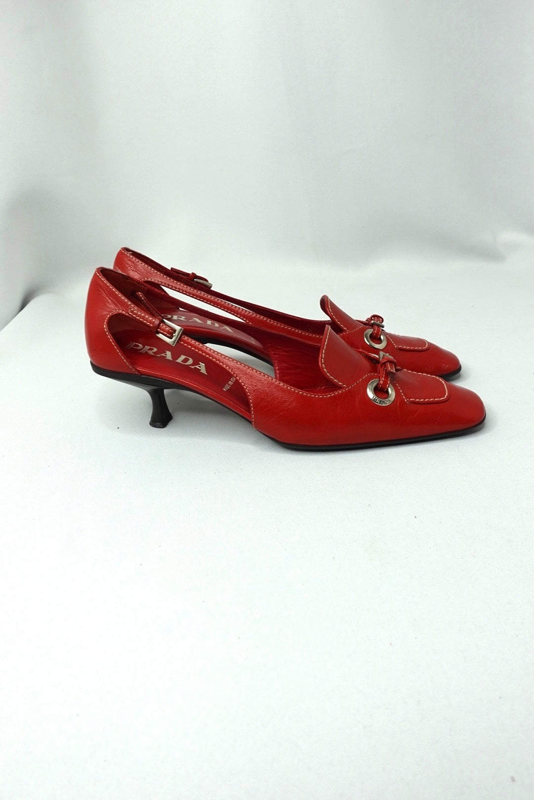 049. Prada Red Squared Toe Kitten Heels 36.5