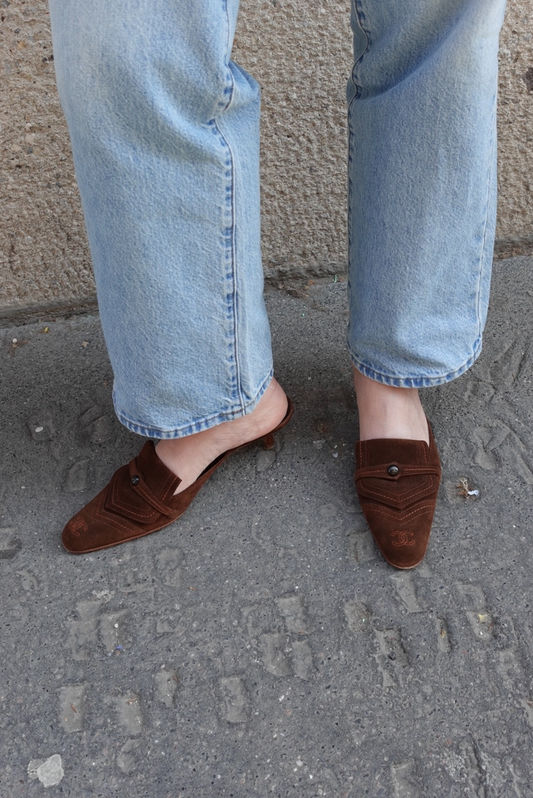 160. Chanel Vintage Shoes - Brown Suede Kitten Heel Mules 39