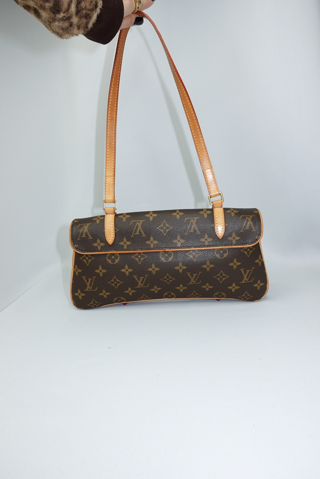 069. Louis Vuitton Marelle Vintage Shoulder Bag