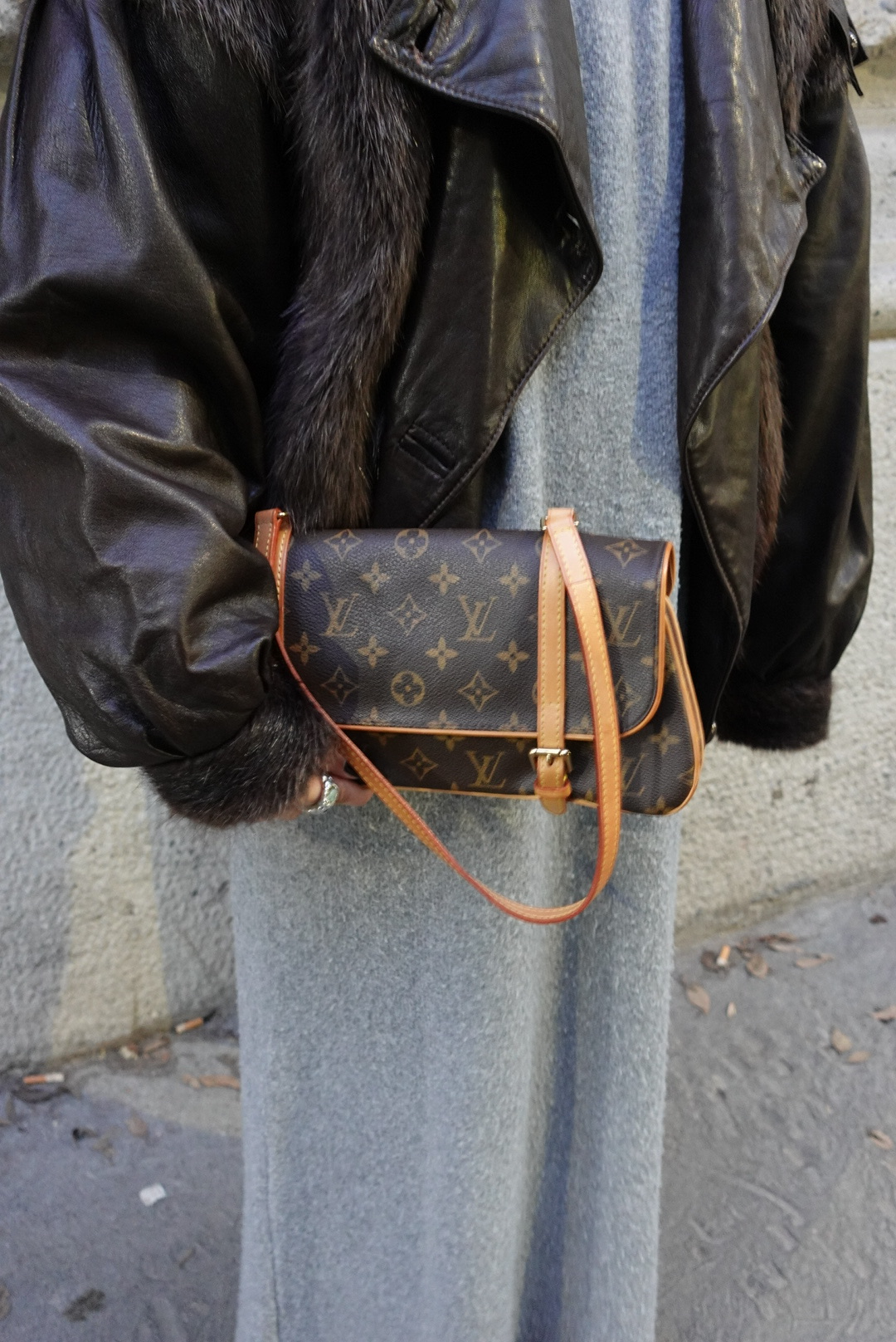 069. Louis Vuitton Marelle Vintage Shoulder Bag