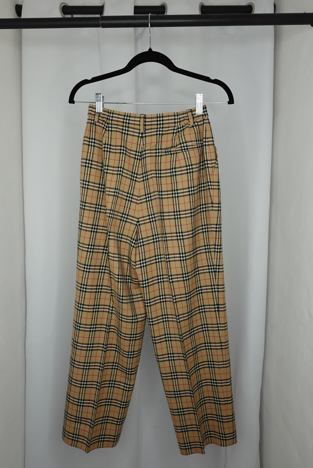 057. Burberry Pants XS