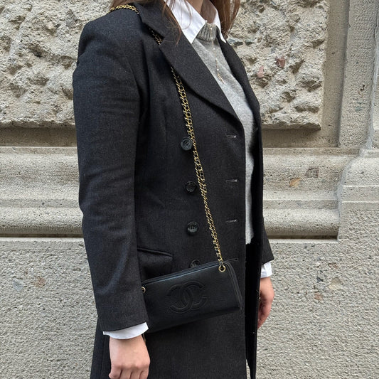 chanel-reworked-black-caviar-cc-zip-wallet-on-chain-worn