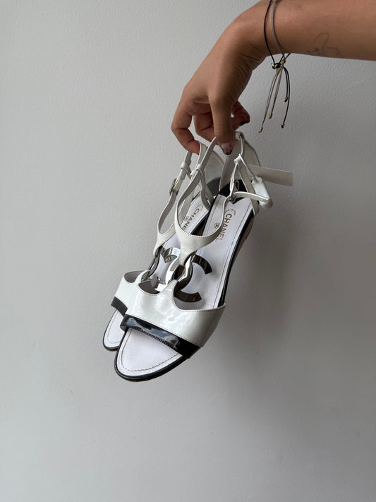 191. Chanel Silver CC Logo Shoes - B&W Patent Leather Vintage Sandals