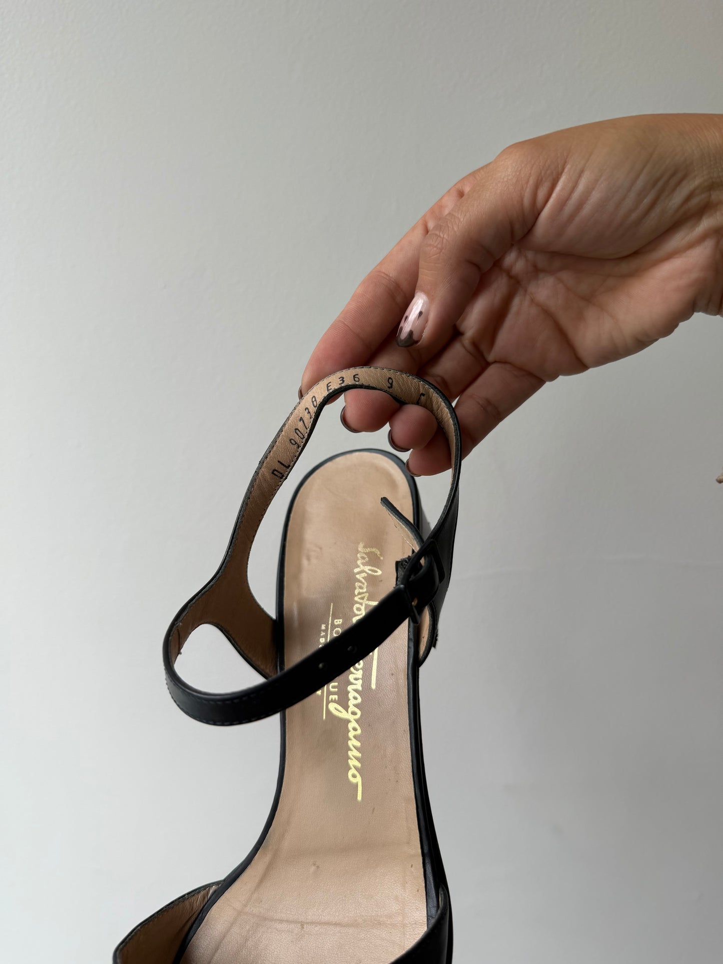 027. Ferragamo Black Vintage Sandals