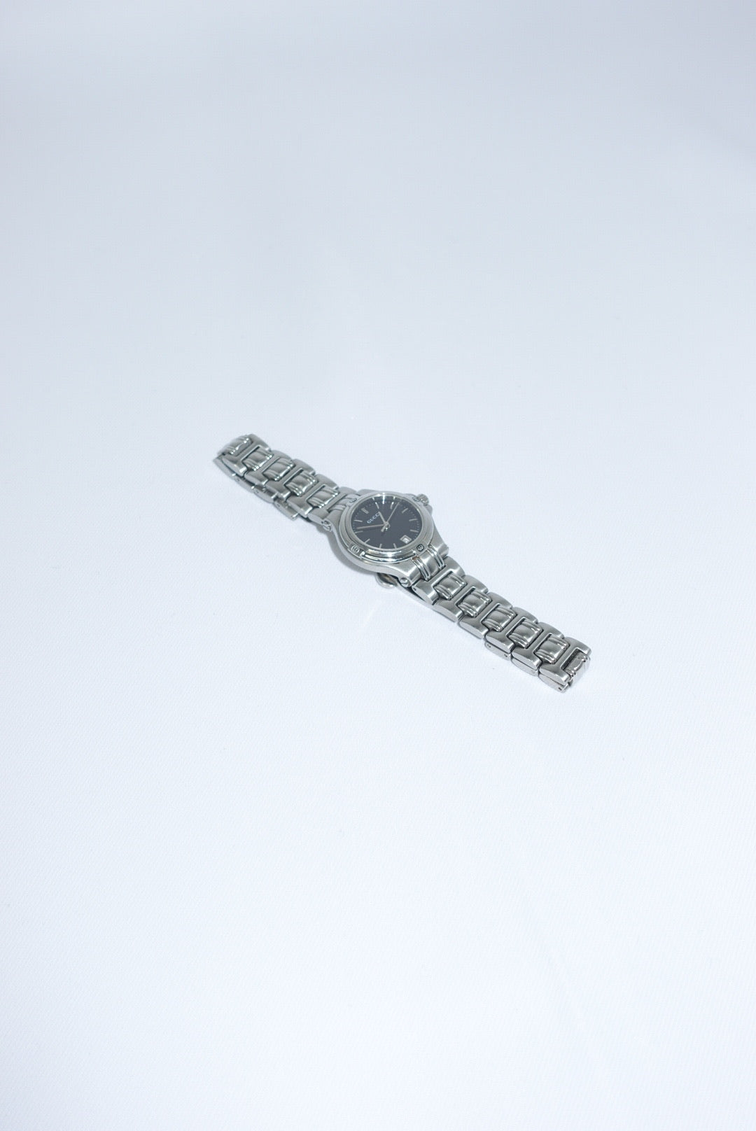 101. Gucci Vintage Silver Toned 9040L Quartz Black Dial Vintage Watch