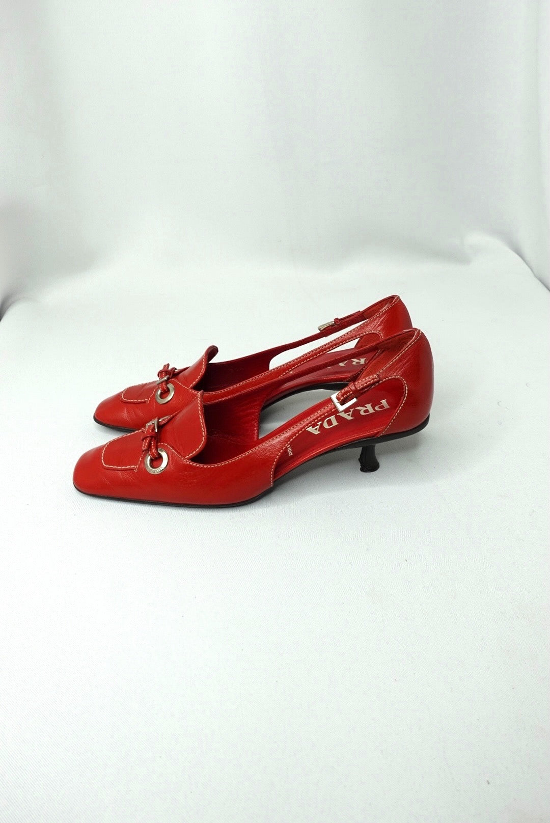 049. Prada Red Squared Toe Kitten Heels 36.5